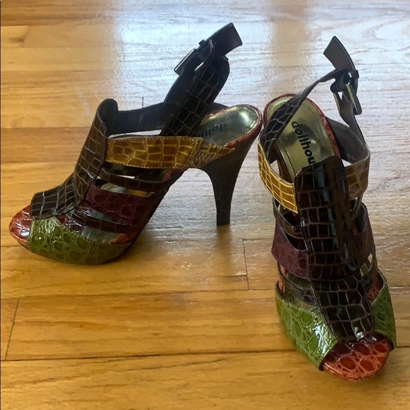 Dollhouse faux scale heels. - Picture 1 of 3